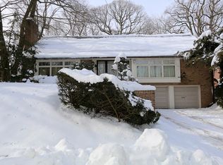 70 Wensley Dr, Great Neck, NY 11020