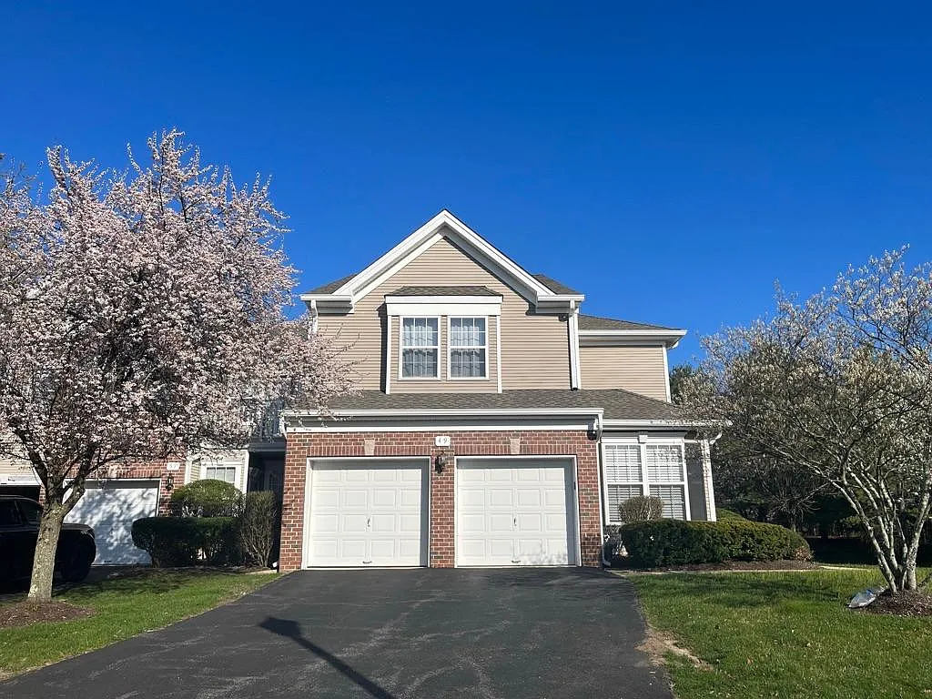 3 bed, 2.5 bath, 2308 sqft, $4,300 — Photo 3