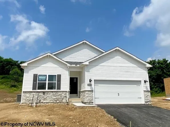 815 Bogey Ln, Maidsville, WV 26541