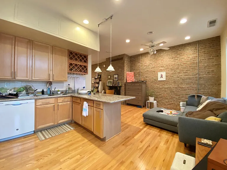 2336 W Augusta Blvd #3R — Photo 7