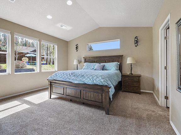 3rd image of 4909 Coyote Creek Ln