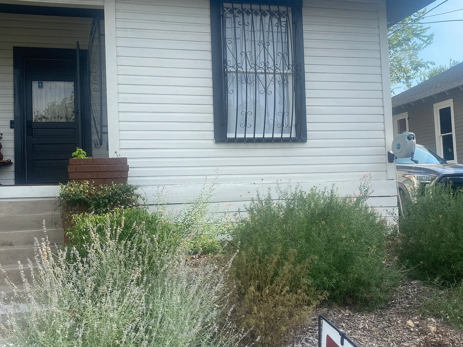 3 bed, 1100 sqft, $1,700 — Photo 3
