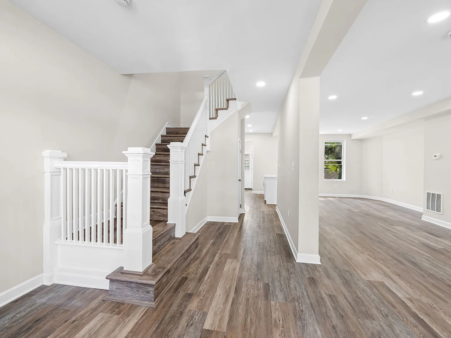4 bed, 2500 sqft, $2,500 — Photo 3