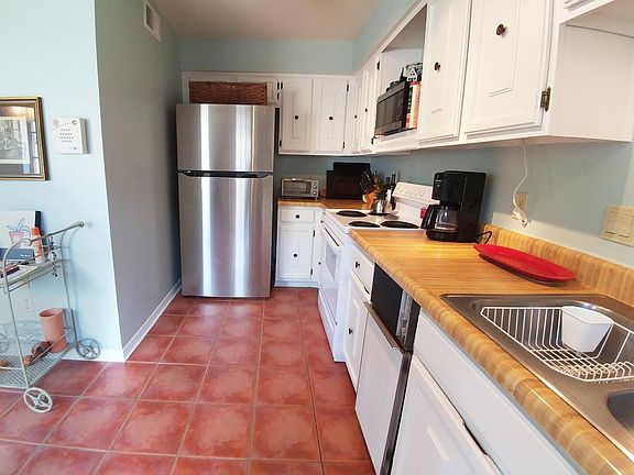 5th image of 10366 Longmont Dr #49