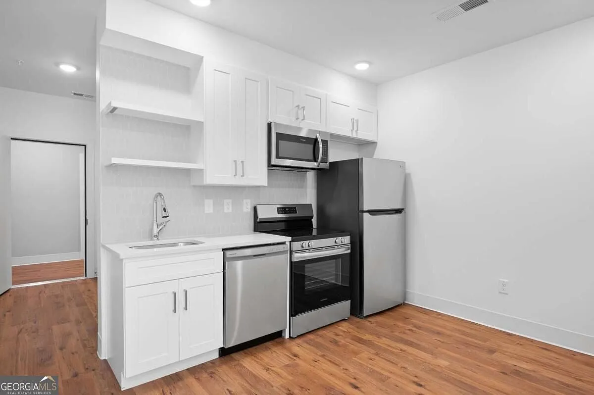 1 bed, 477 sqft, $1,300 — Photo 4