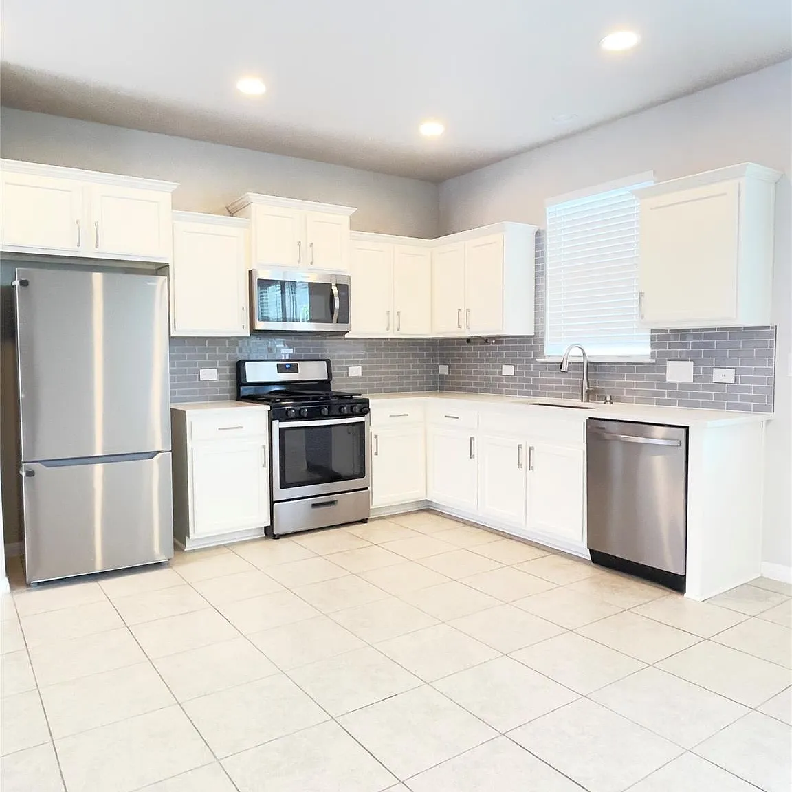 3 bed, 2.0 bath, 1312 sqft, $1,800 — Photo 3