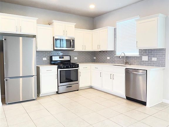 3rd image of 363 Eagle Brook Ln