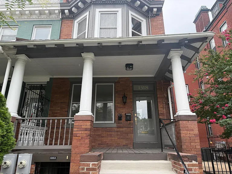 1318 Girard St NW — Photo 3