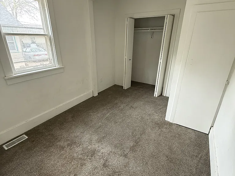 514 N French Ave — Photo 5