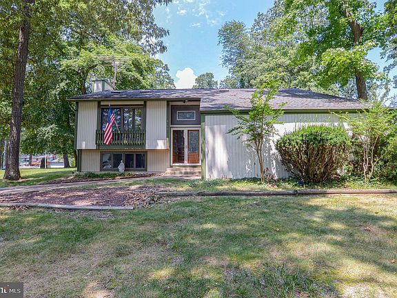 2nd image of 1600 Coralie Ct