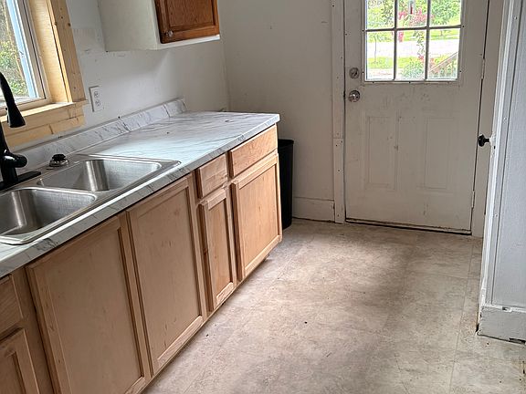 5th image of 3651 Taylor Blvd