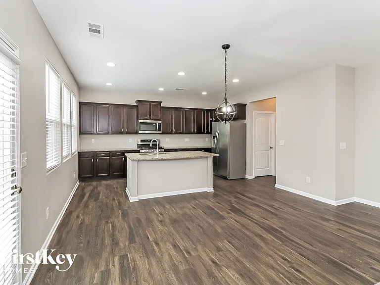 195 Parkcrest Xing — Photo 10