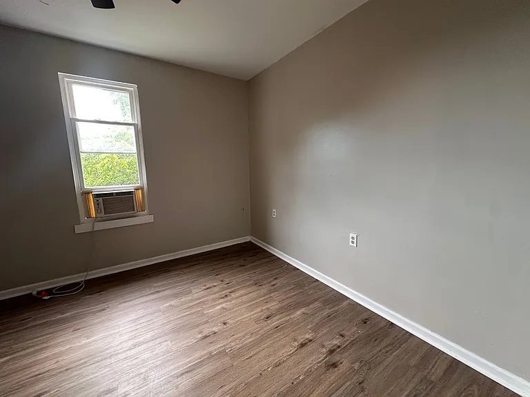 263 Glenwood Dr — Photo 9