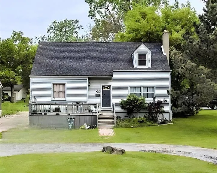 1254 Lakeshore Rd — Photo 1
