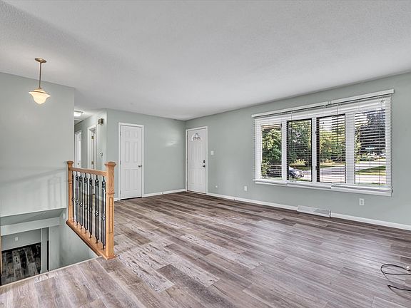 5th image of 62 Park View Dr