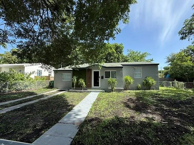 1121 NW 56th St — Photo 2