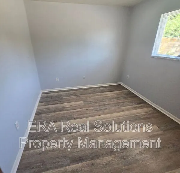 2460 Hiawatha St — Photo 6