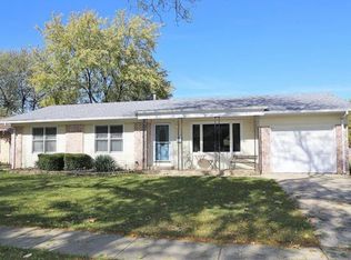 94 Kendal Rd, Elk Grove Village, IL 60007