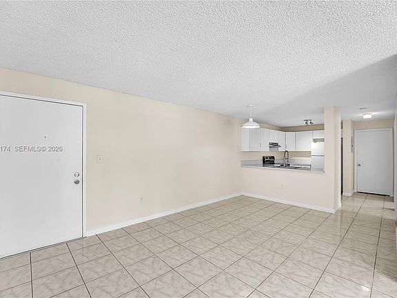 5th image of 210 SW 11th St APT 209