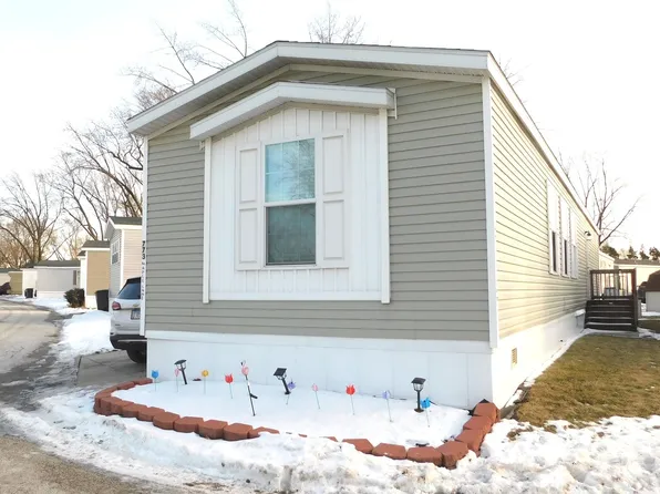 773 Maple Ln, Justice, IL 60458