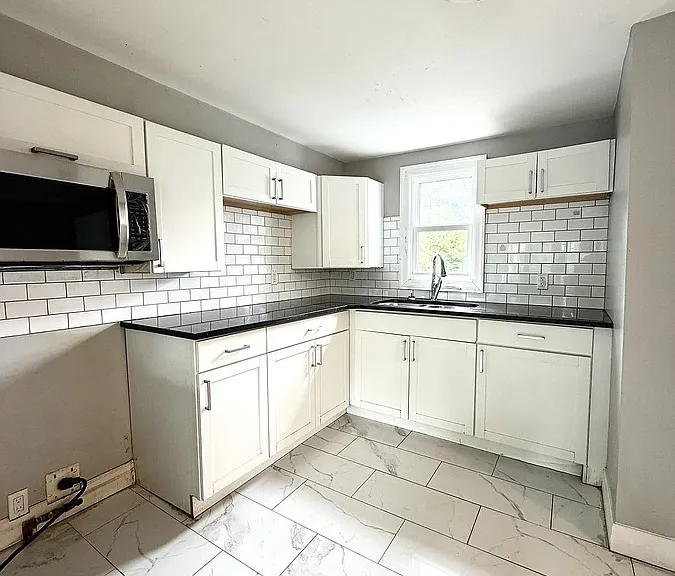 3403 Peter St #4 — Photo 4