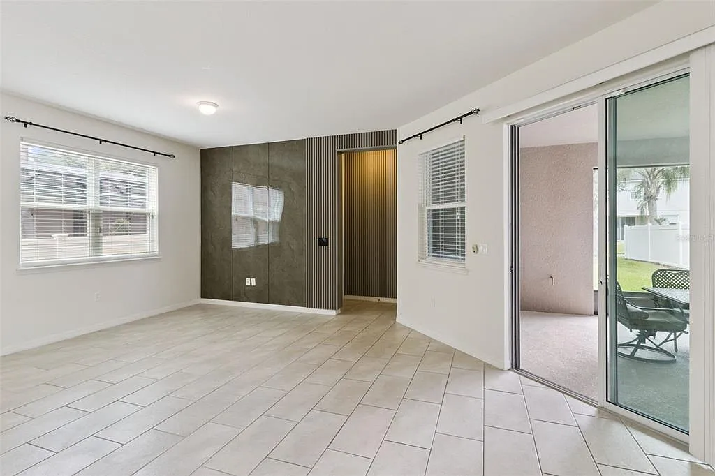 5 bed, 3.5 bath, 3448 sqft, $3,800 — Photo 4