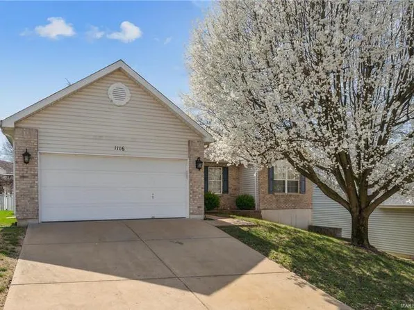1116 Oak Hollow Dr, Imperial, MO 63052