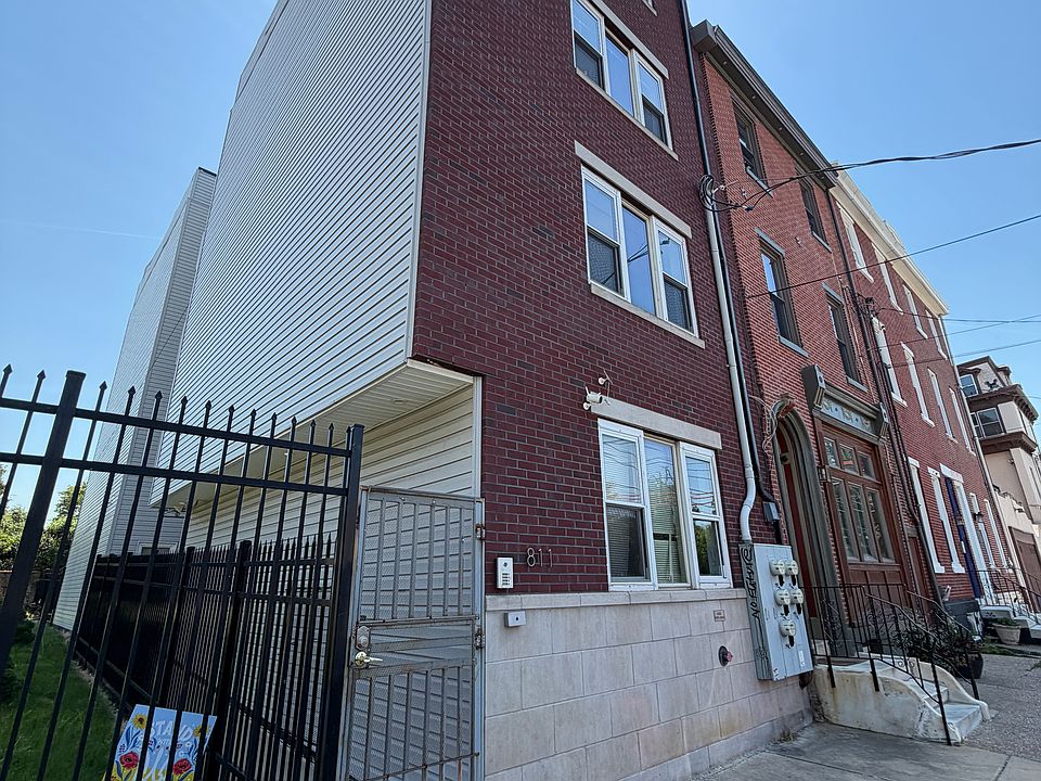 1st image of 811 N Franklin St Floor 2