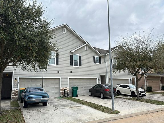 3rd image of 15846 Whiteglade Ln