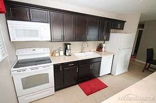 3rd image of 30351 Blossom St