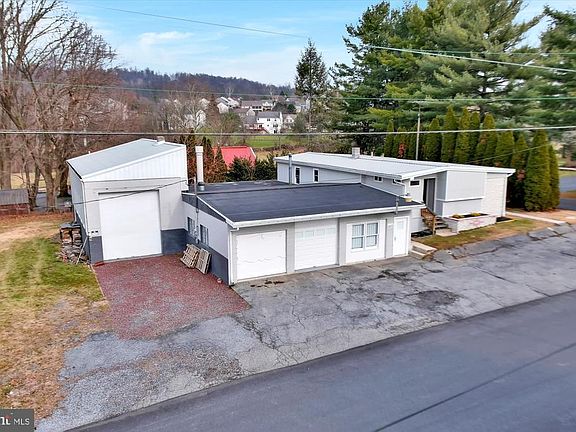 2nd image of 735 Poplar St