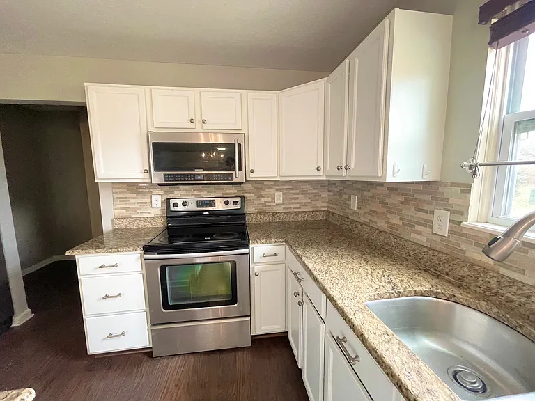 1670 Primrose Ave — Photo 10