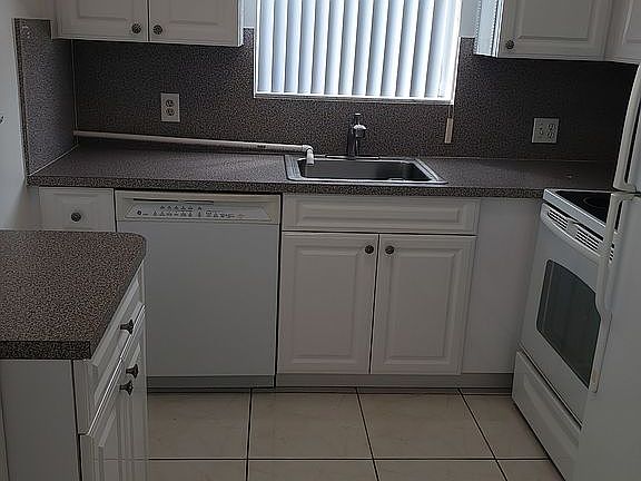 4th image of 300 Village Green Cir S APT 101