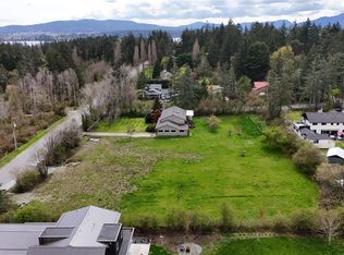 10826 Derrick Rd, North Saanich, BC V8L5M8