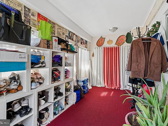 3rd image of 111 Overhill Rd