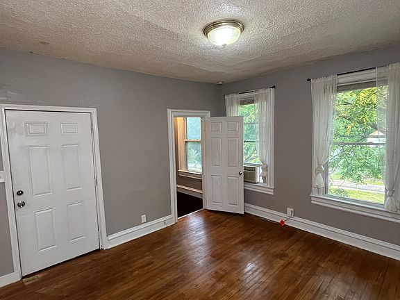 2nd image of 505 Beaumont St