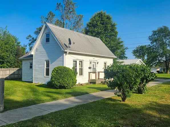 559 3rd St NE, Linton, IN 47441