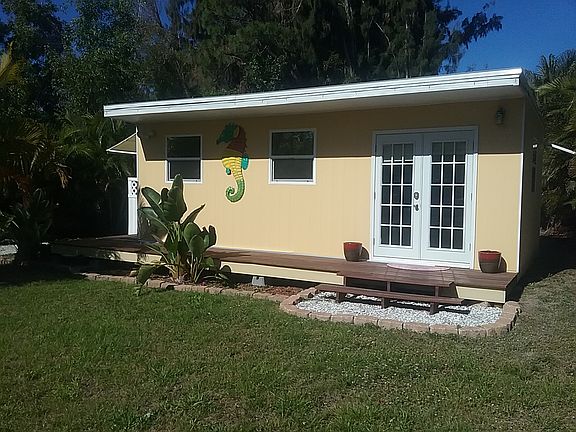 5th image of 3902 Papaya St