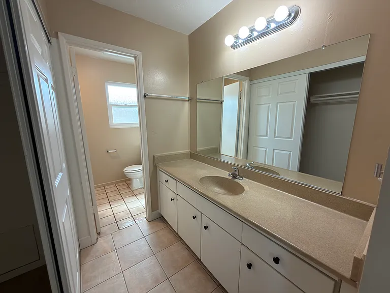 326 W La Veta Ave #C — Photo 11
