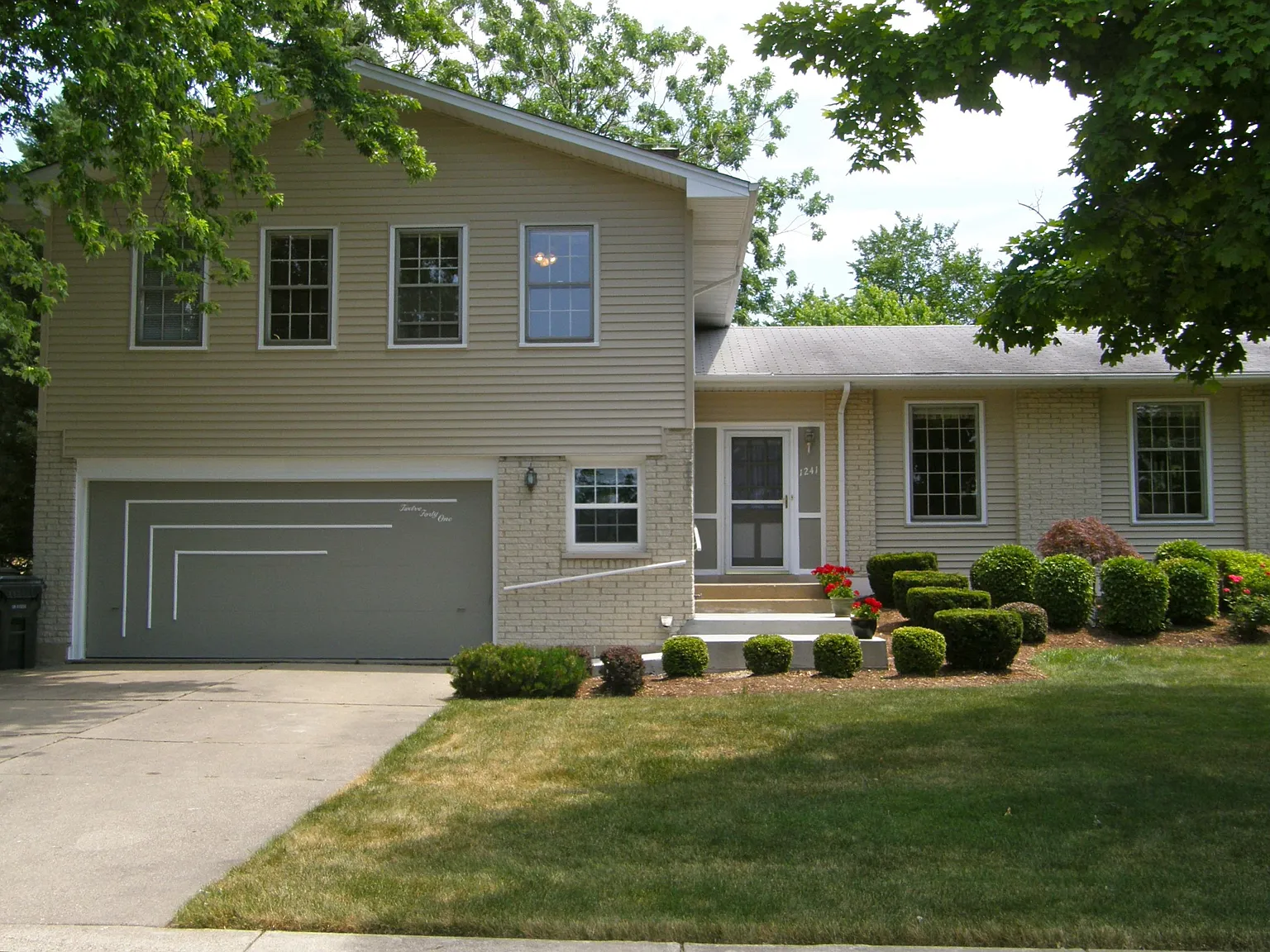 1241 Landwehr Rd photo 1