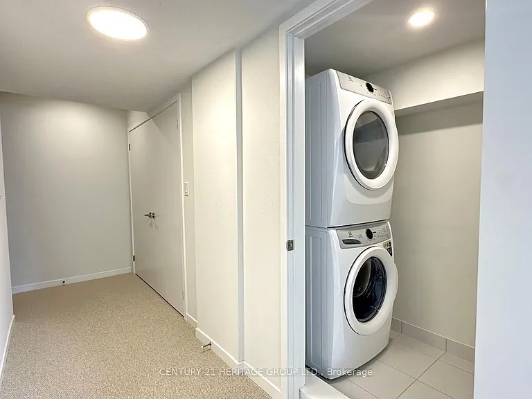 121 Honeycrisp Cres #Townhouse 243-243 — Photo 12