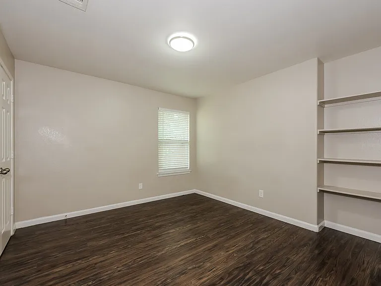 8820 Elk Creek Ln — Photo 12