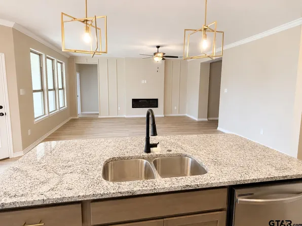 328 Erica Way, Lindale, TX 75771
