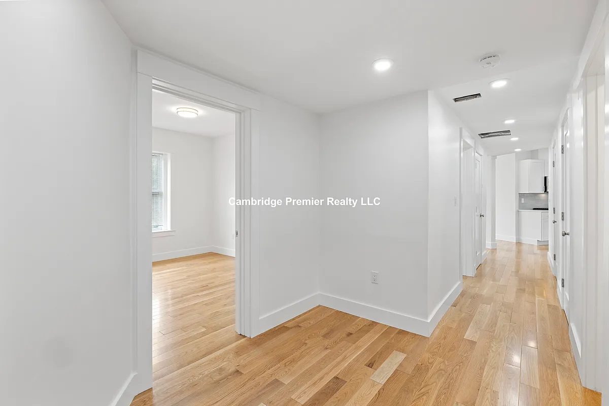 Building Photo - 406 Columbia St #9