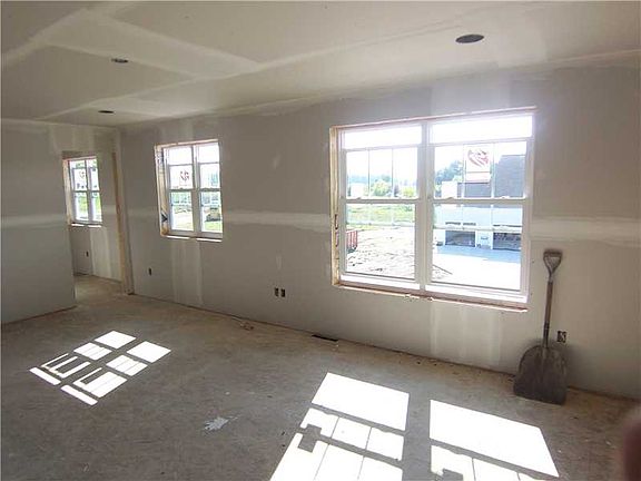 3rd image of 7649 Oakwilde Dr #35