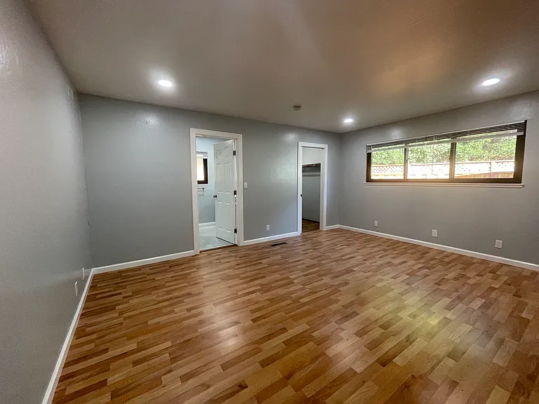 11040 Eastbrook Ave — Photo 16