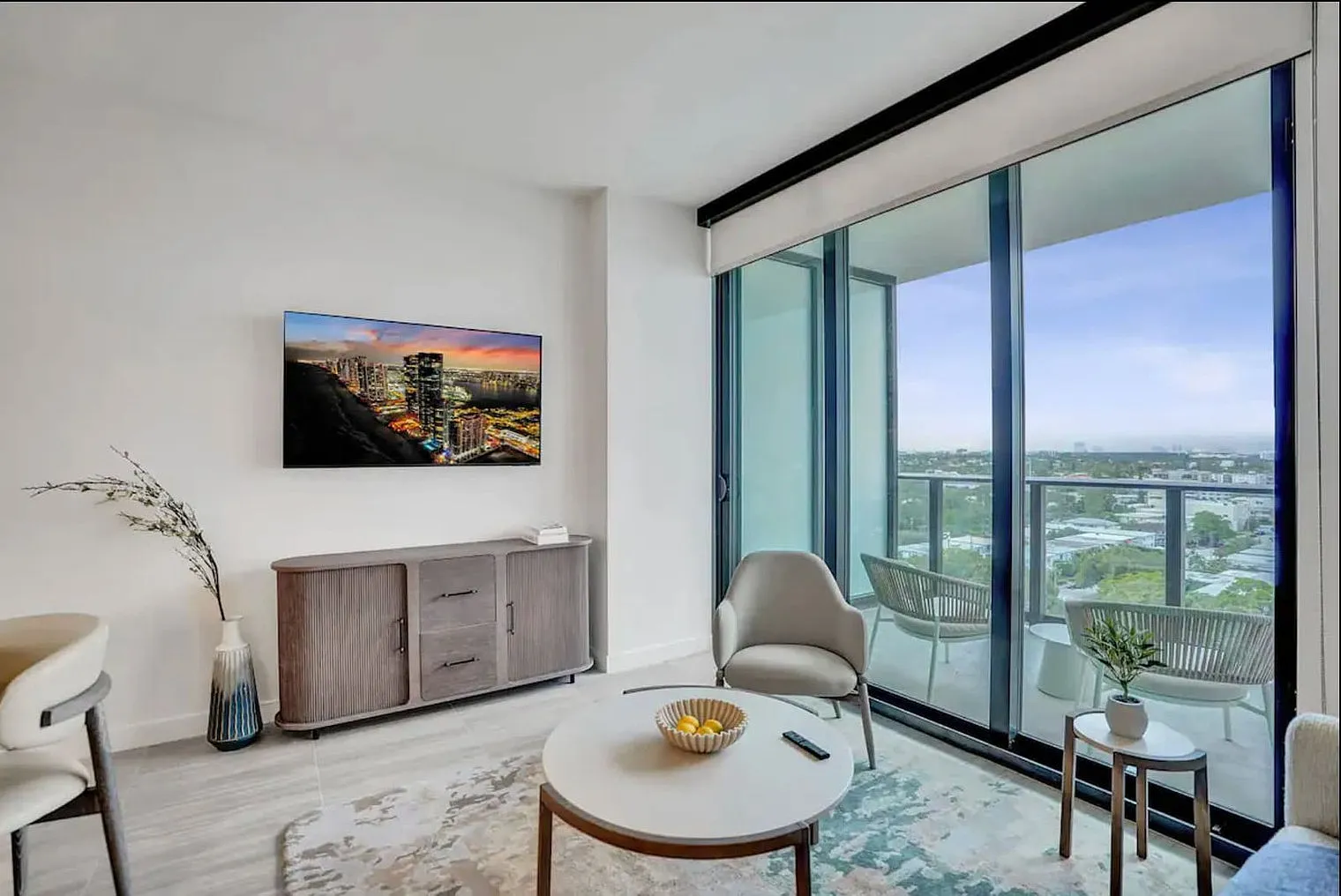 1 bed, 1.0 bath, 473 sqft, $6,048 — Photo 1