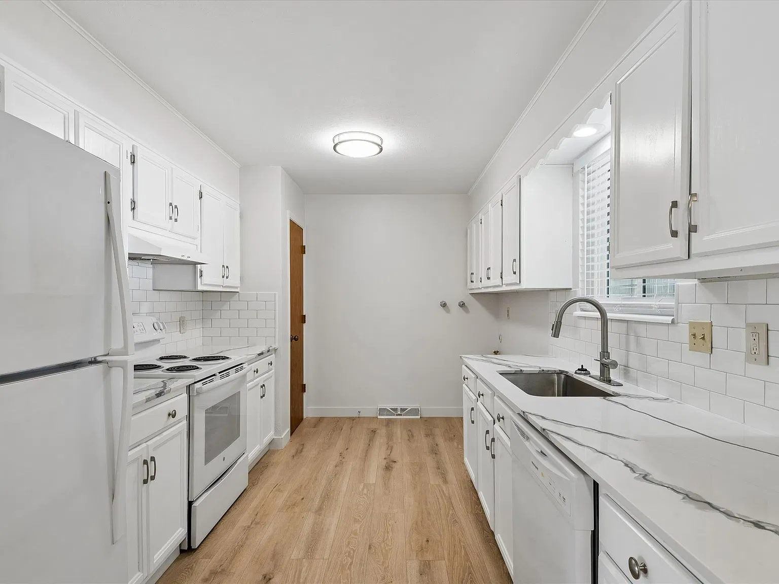 4 bed, 2200 sqft, $3,200 — Photo 2