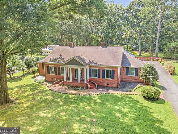 2nd image of 385 Tavern Ln