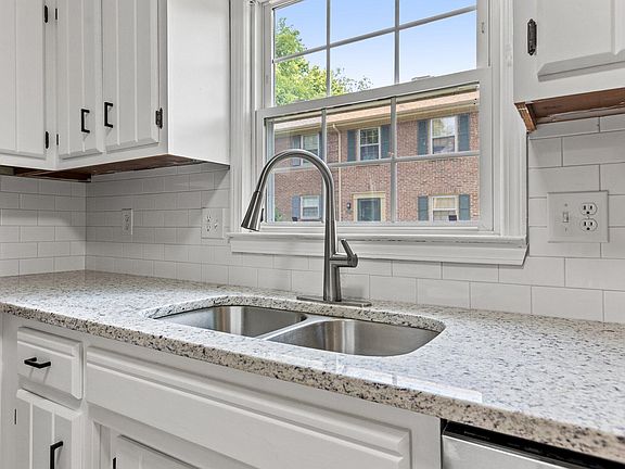 4th image of 301 Bainbridge Dr APT J